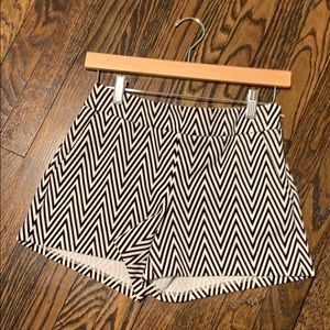 Express black/ white chevron mid rise shorts